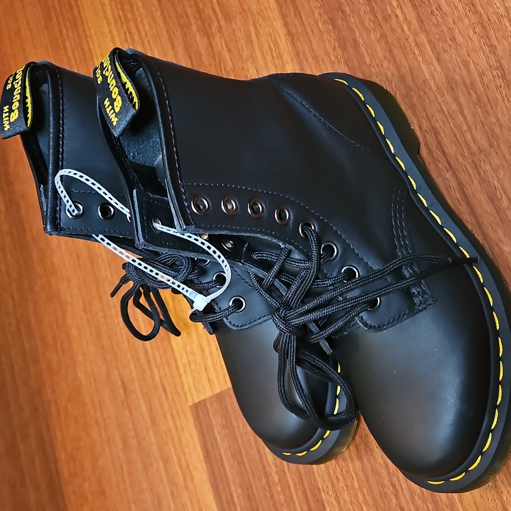 Dr Martens 1460 (11821) 8-Eye Combat Boots Black Smooth Leather Women's 5